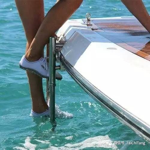 如私人订制般贴心精致的高品质体验,Leguano德国原装进口纯手工赤脚鞋祝大家圣诞快乐!新的一年从脚开始更加热爱生活!