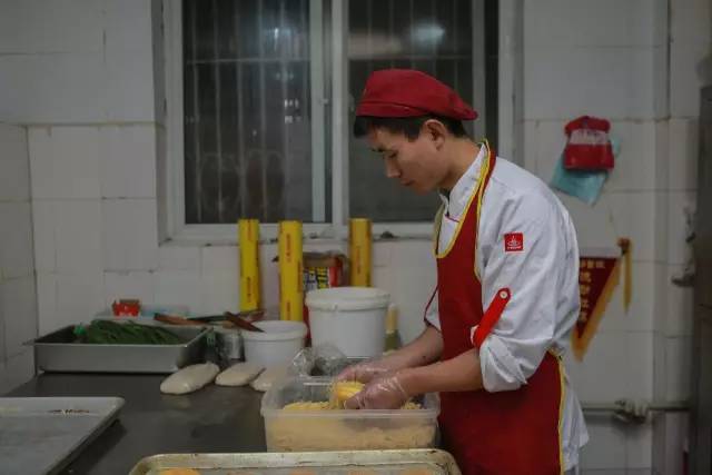 超感动！他们有个共同的名字叫守夜人！