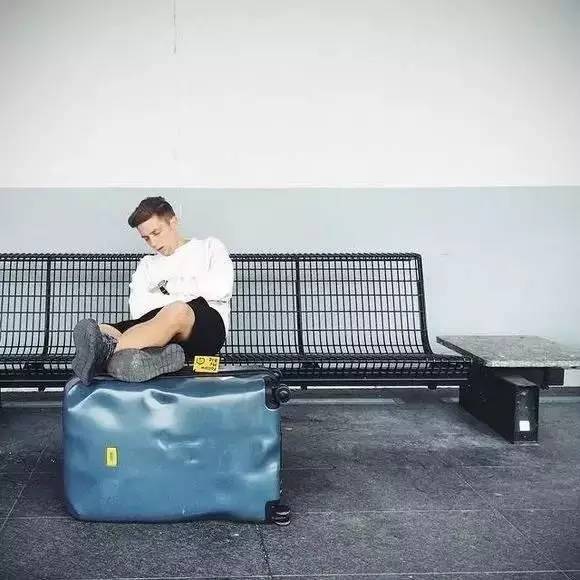 这个行李箱烂到不忍直视，却被各路明星疯狂追捧，why？