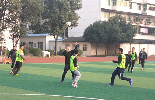 足球裁判没圈子真的没用吗,足球裁判不公平谁管裁判