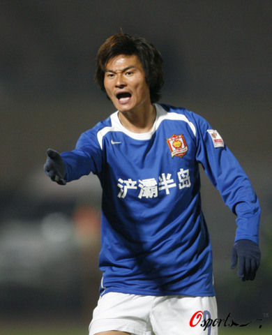 足坛现役前十攻防兼备的后腰,自由防守型后腰该怎么踢