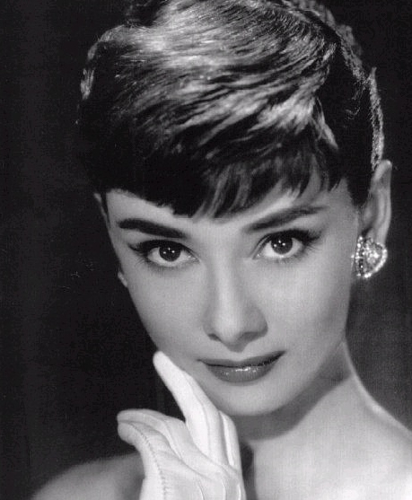 赵丽颖赫本妆热搜第一，但在这些女星面前她真的弱爆了！