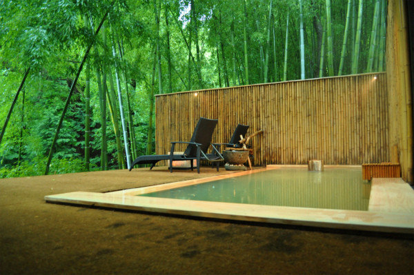 寒假带你见识世界各地的顶级温泉，“泡”制幼嫩美肌！