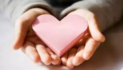 又有人倒下了！福建一25岁女护士，值夜班时突发心肌炎，生命垂危！这个季节，要小心了！