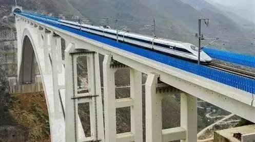 今朝上海｜嚇宁！34分钟狂开52公里，差头司机深更半夜白相“头文字D