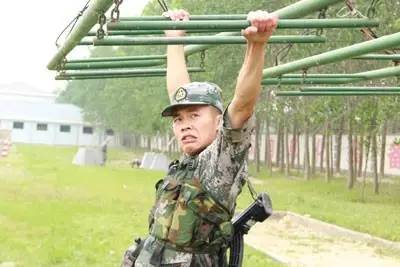 手肿握不了拳怎么回事,手起刀枪刺又肿又疼怎么处理