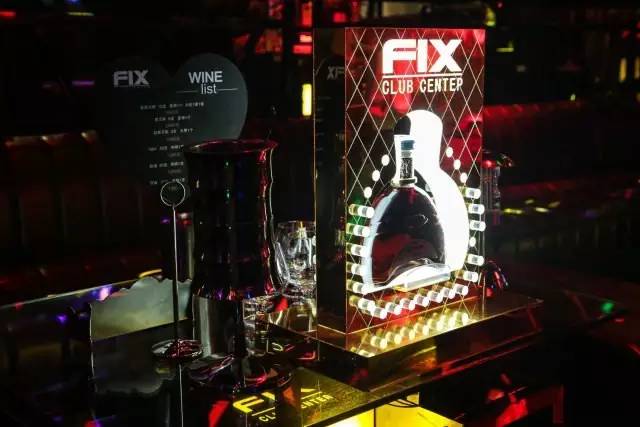 “圣诞大爷”们来成都了！随手把兰桂坊玩了个底朝天