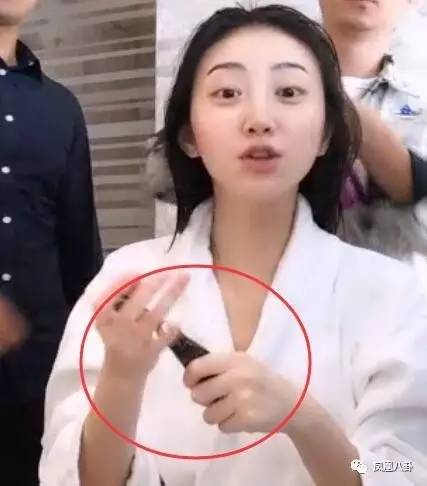 景甜直播洗脸用了什么,景甜素颜做直播