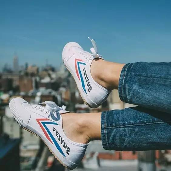 经典的帆布鞋这样搭配最舒服,帆布鞋真的很百搭怎么穿都不过时