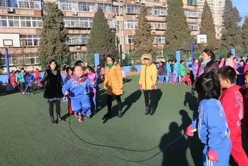 校园采风广播稿,校园风彩泥