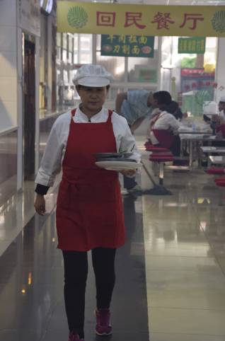 吃完食堂的第200碗饭，Ta说带我去后厨看看