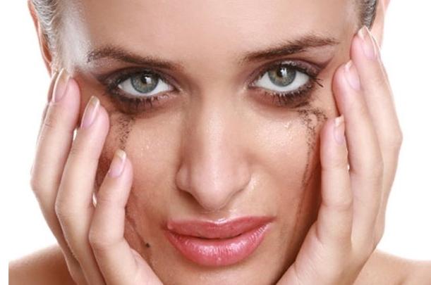 油性皮肤化妆怎么办,化妆眼部总是晕妆怎么办