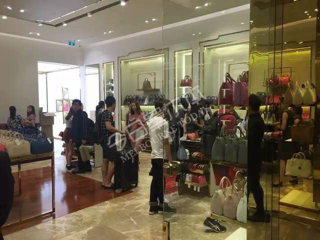 墨市BoxingDay现场:蔻驰5折!兰蔻YSL7折