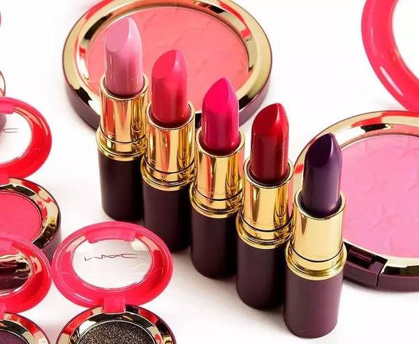 买不到YSL星辰我不哭了，因为M.A.C的圣诞彩妆太美了！