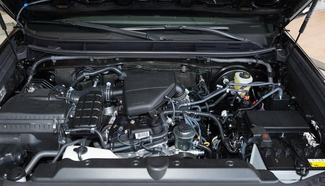 洗车能洗发动机舱吗,洗车只洗半边怎么办