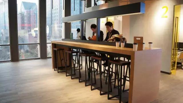 空间六记｜没了“站街”拉客的百脑汇，居然开起了“医院”？