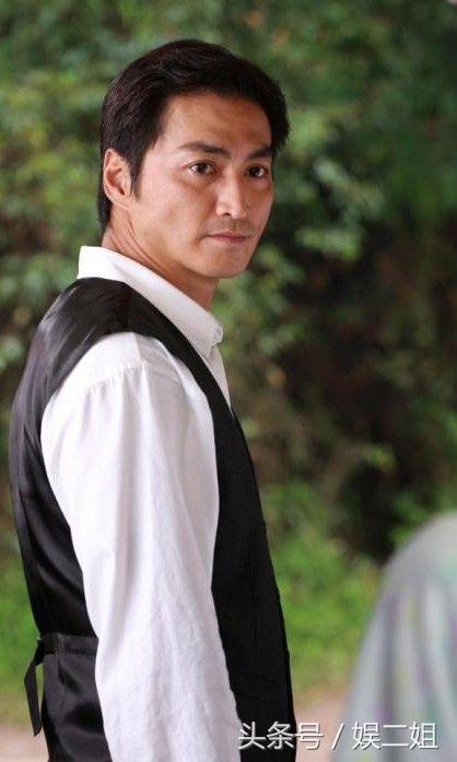 一剧成名当红时神秘消失多年,20岁一剧成名却在当红时为爱隐退