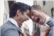 当男生面无表情不开心的时候，要注意了：他大姨夫来了