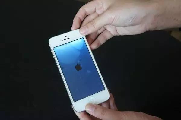 手机进水黑屏修复方法,手机进水无法开机一般修多少钱