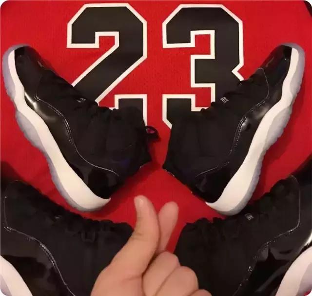 球鞋收藏内幕:黑人带刀排队,插队者死