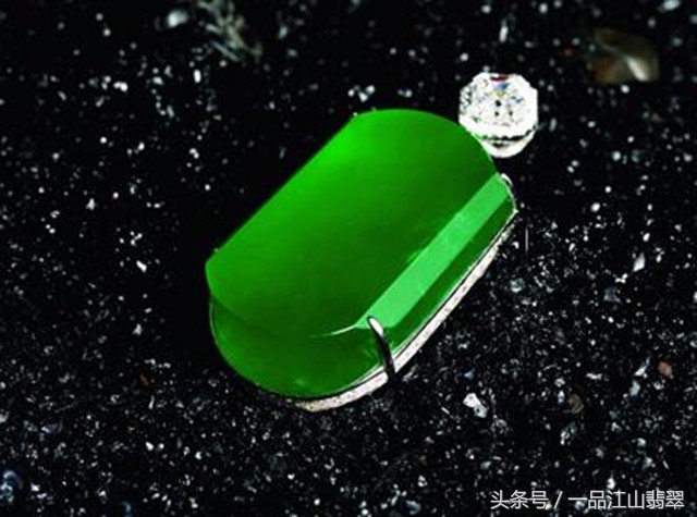 翡翠颜色和估价,冰糯翡翠颜色深浅价值