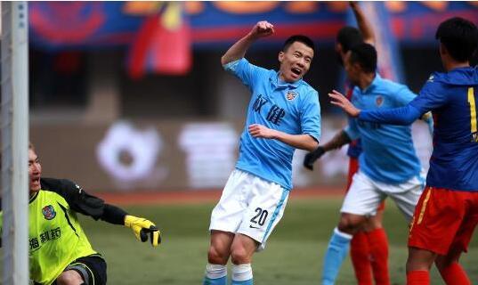 泰达球员杨君,权健门将杨君