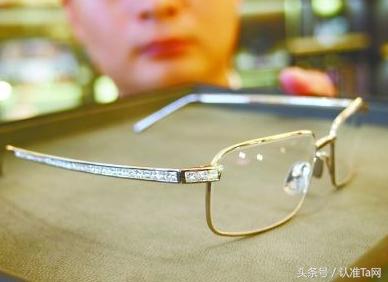 定制眼镜框和非定制眼镜框的区别,眼镜定制和现做什么区别