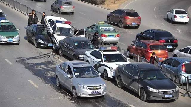 天冷路滑注意安全怎么回复,天冷路滑摔跟头