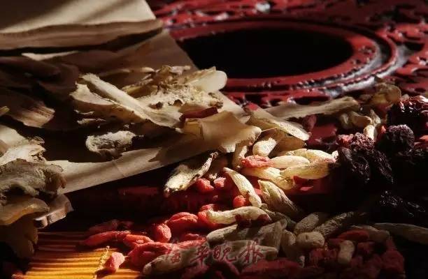 喝自泡药酒，防病治病效果就更好？非也非也，这里的道道太深了，有人还差点送命！