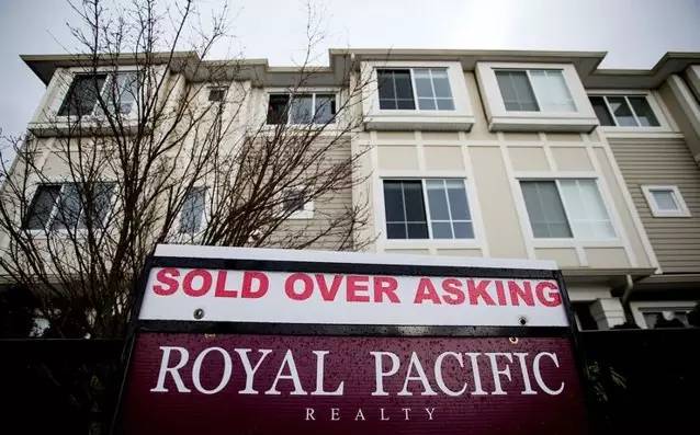 “被操纵”的房地产市场——这个一年房价狂涨40%的城市，出现了这样奇怪的现象……