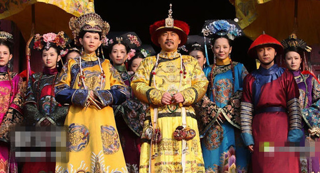 清朝28mm的翡翠朝珠值多少钱,清朝朝珠是发的还是官员自己买的