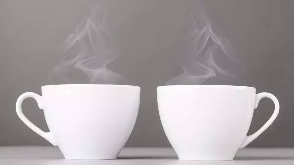 姑娘,你漏电了!