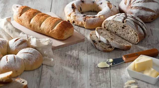 100平月流水240万的面包店，差异化怎么做到的？