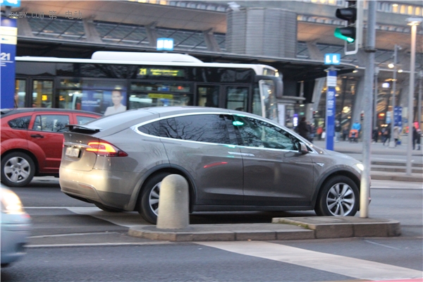 蜜月旅行惊现知豆比亚迪，顺着德法瑞意饱览欧洲的新能源汽车