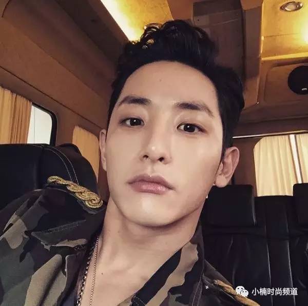 韩国肌肉男模日常穿搭 (韩国男模穿衣风格)