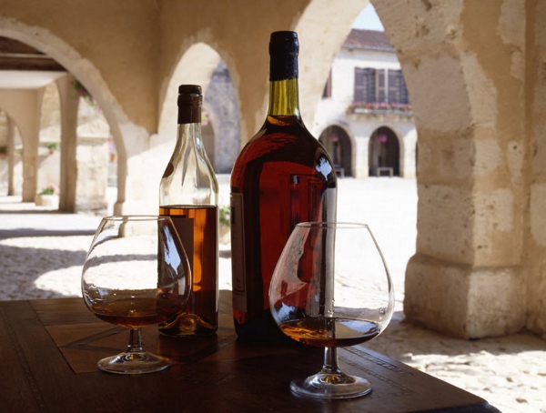 钱少也能装B,看完就会喝酒，100块就能喝到好喝的烈酒！