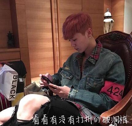 耿直鹿晗真是好脚力，身高不够，踮脚来补，带动大家一起踮起来