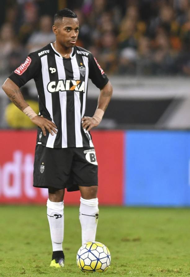 这款全身布满广告的球衣，你能给多少分？