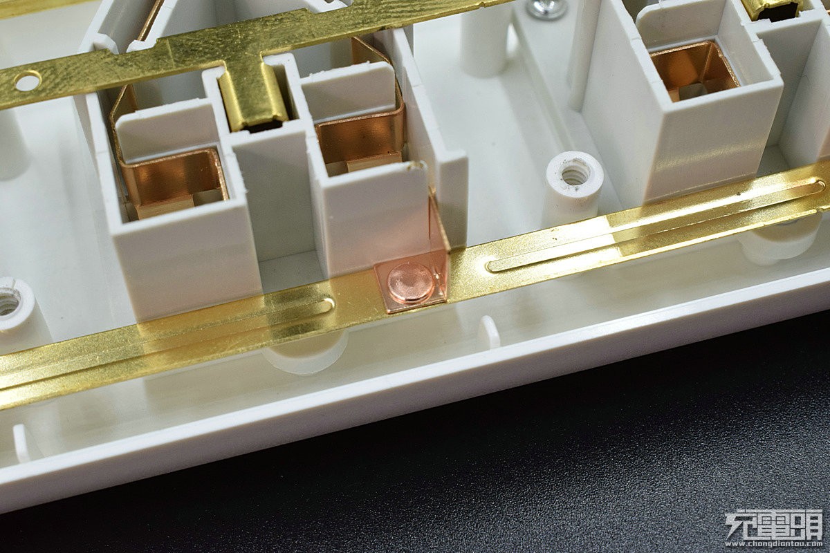 虽名不经传但也可圈可点达世奇插线板评测及拆解