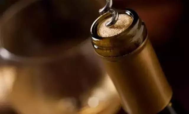 泡的酒发霉了还能喝吗,酒塞上有霉斑的酒还能喝吗