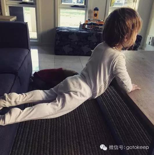 八块腹肌的小怪兽,腹肌小怪兽