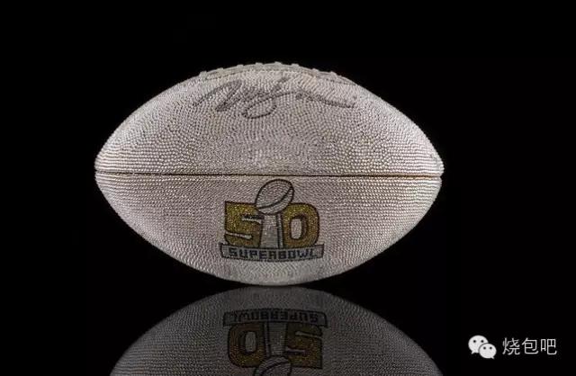 唯物|情人节倒计时,去看50个潮牌出的超级碗纪念球,独一无二