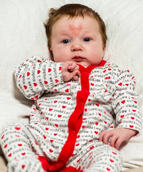 这个宝宝不简单，出生自带“丘比特”特效，buling！