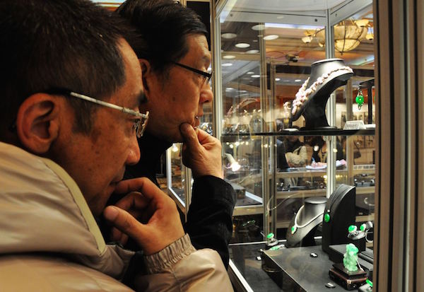 美人赠我*汗蒙**药：白富美日本少女似孙二娘催眠谋财原因如此