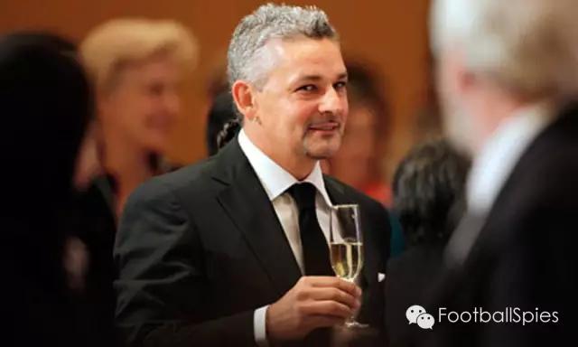 巴乔94年背影图片,49岁的巴乔照片