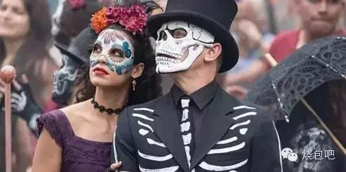 唯物｜情人节倒计时，去看50个潮牌出的超级碗纪念球，独一无二