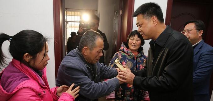 新闻追踪：好医生魂归故里莘县九百乡亲村口迎接