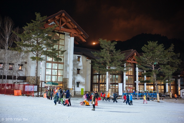 在滑雪场滑雪的过程是什么,乌鲁木齐滑雪场跨年