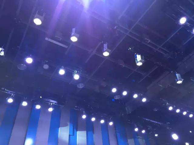 城市日历官微｜大派送！《我想有个家》纪念版台历新鲜出炉！俊男靓女！神仙眷侣全包罗！转发就送！