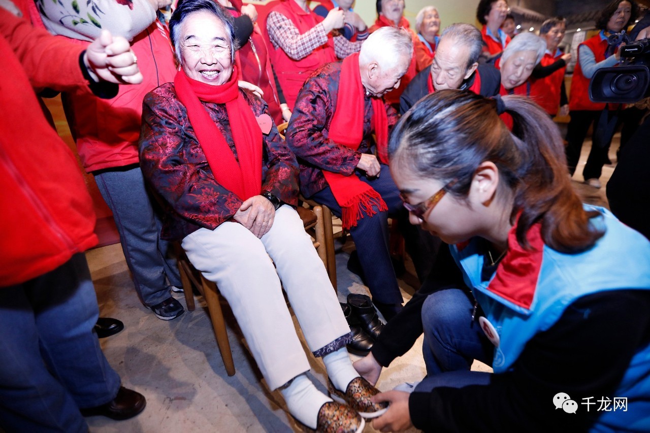 北京80岁老人补贴100元如何领取,北京市60岁以上老人有哪些福利